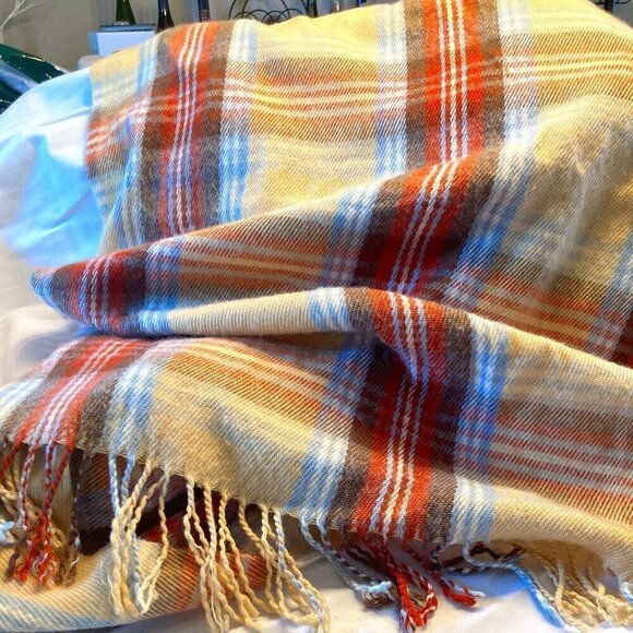 Accessories - Beautiful Fall wrap NWOT